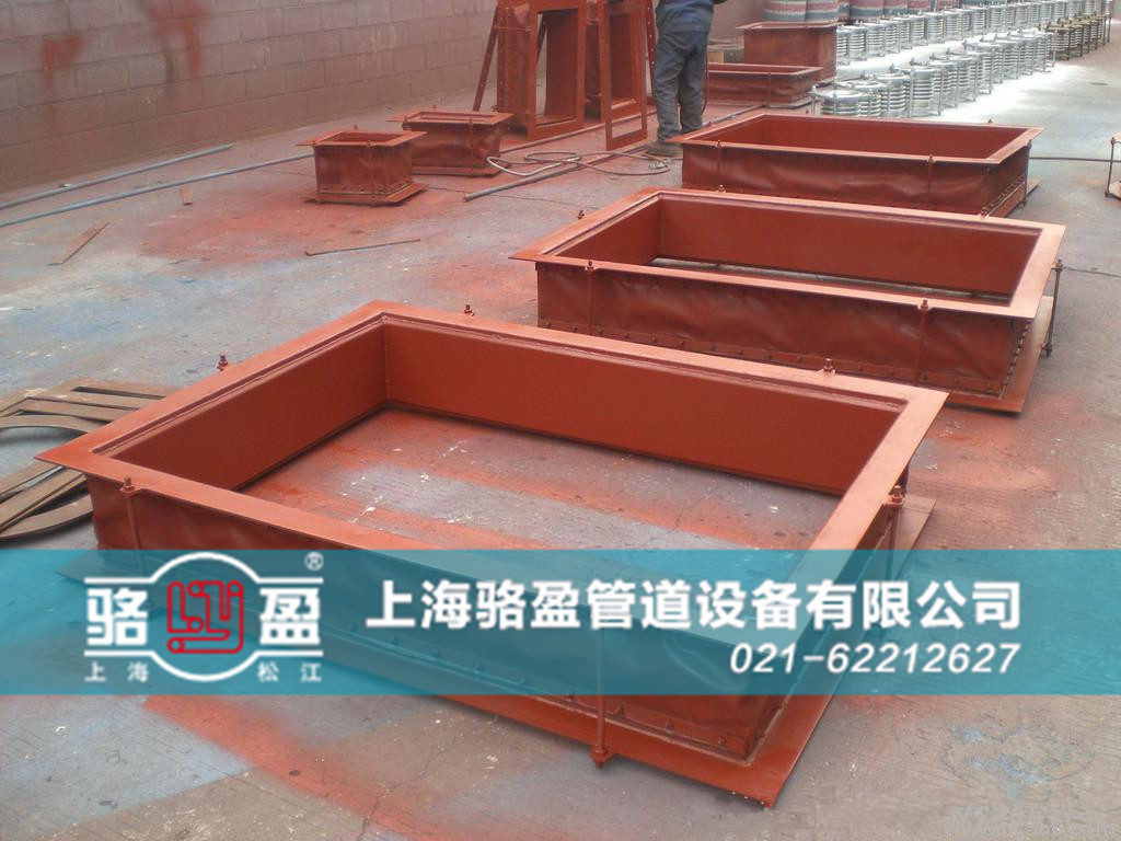 香港機(jī)場矩形非金屬<a href=http://www.821are.cn target=_blank class=infotextkey>補(bǔ)償器</a>噴涂環(huán)節(jié)